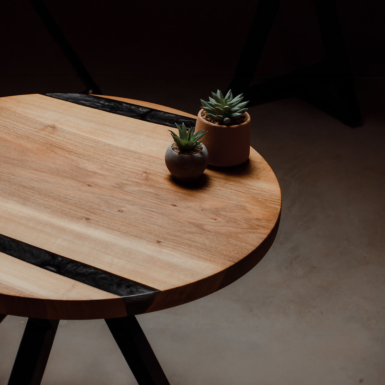 Round Black Resin River Coffee Table – Modern & Handcrafted